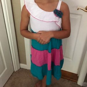 Lovely asymmetrical dress!